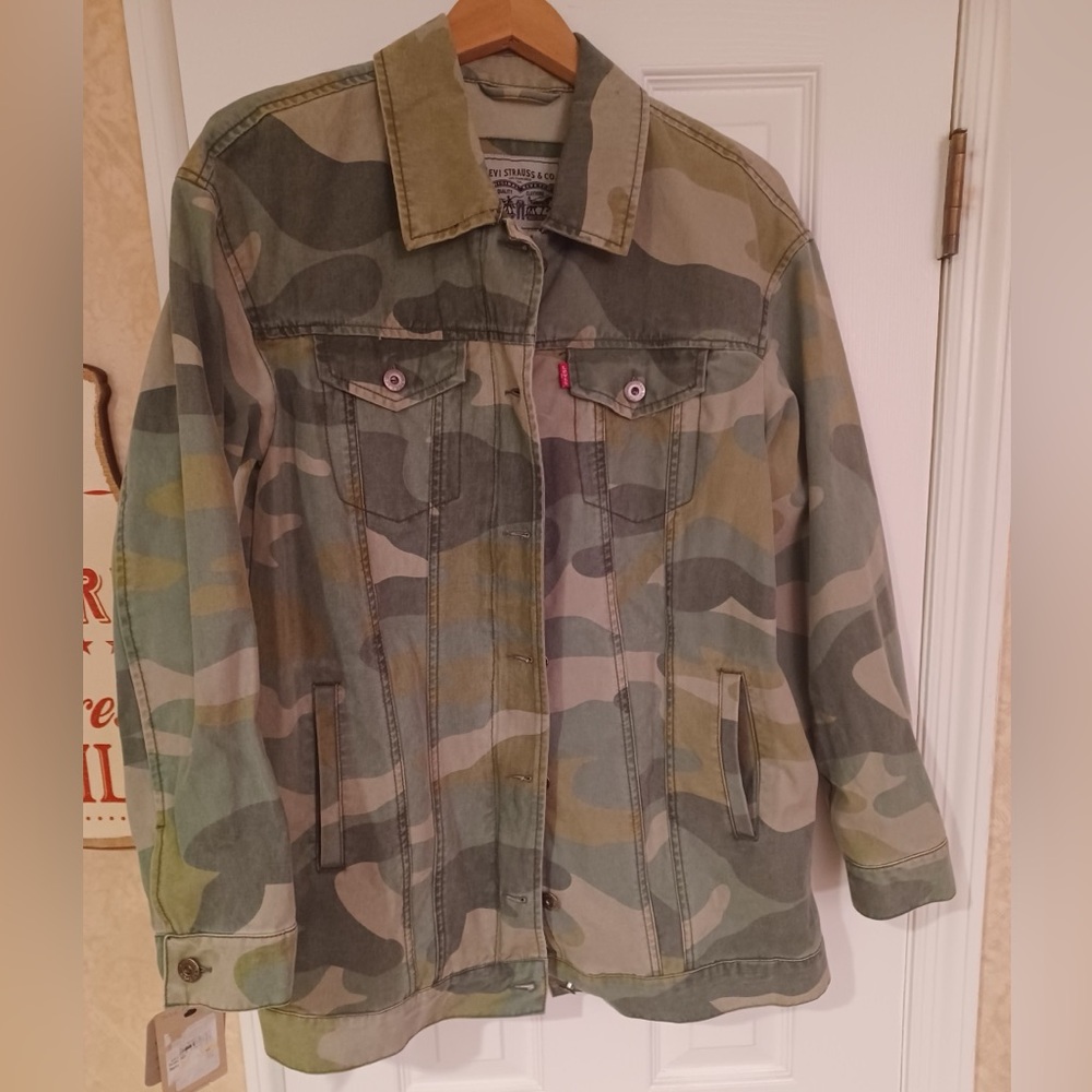Levi's Green Camouflage Women's Jacket - Denim and Brand New